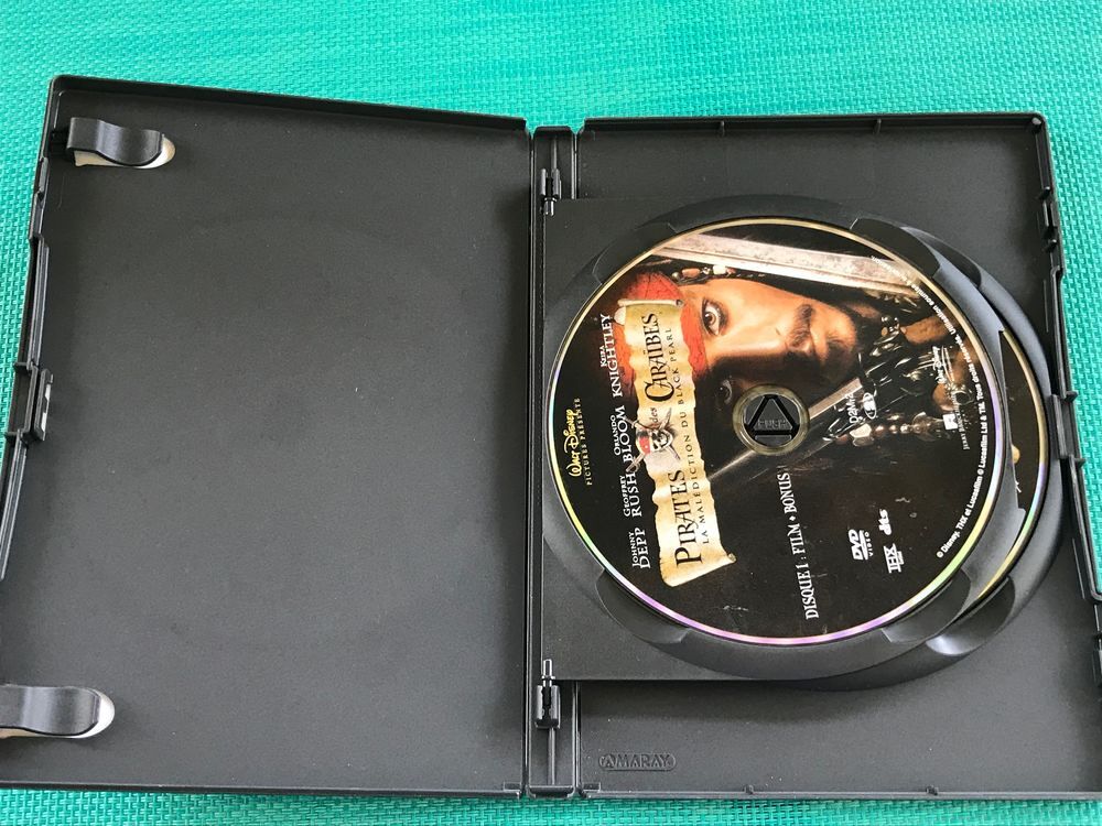 DVD Pirates des Cara&iuml;bes : La mal&eacute;diction du Black Pearl DVD et blu-ray