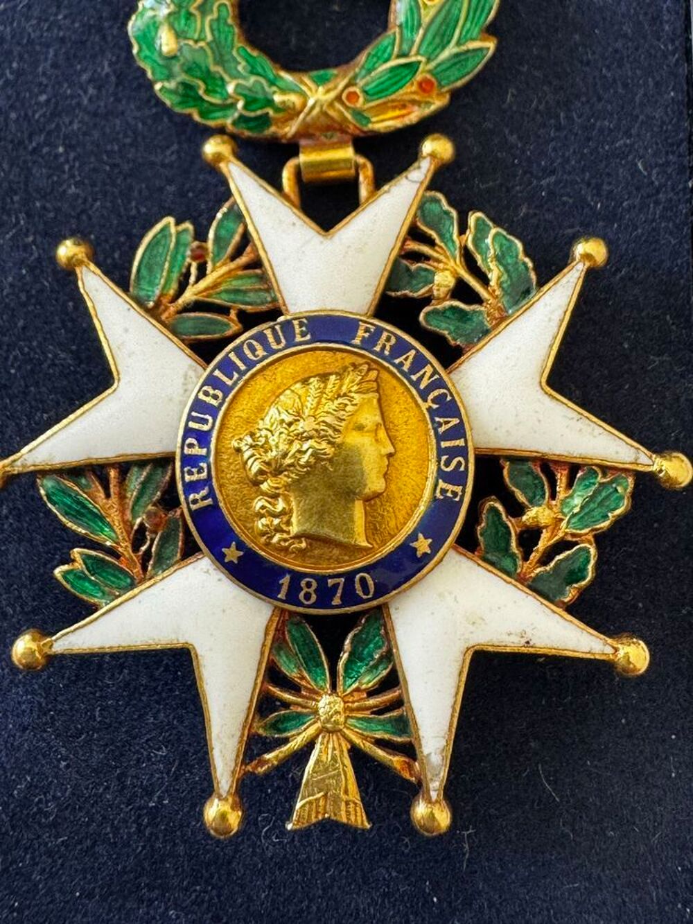M&eacute;daille l&eacute;gion d'honneur 3 eme r&eacute;publique en OR 18k poin&ccedil;on t&ecirc;te d'aigle 