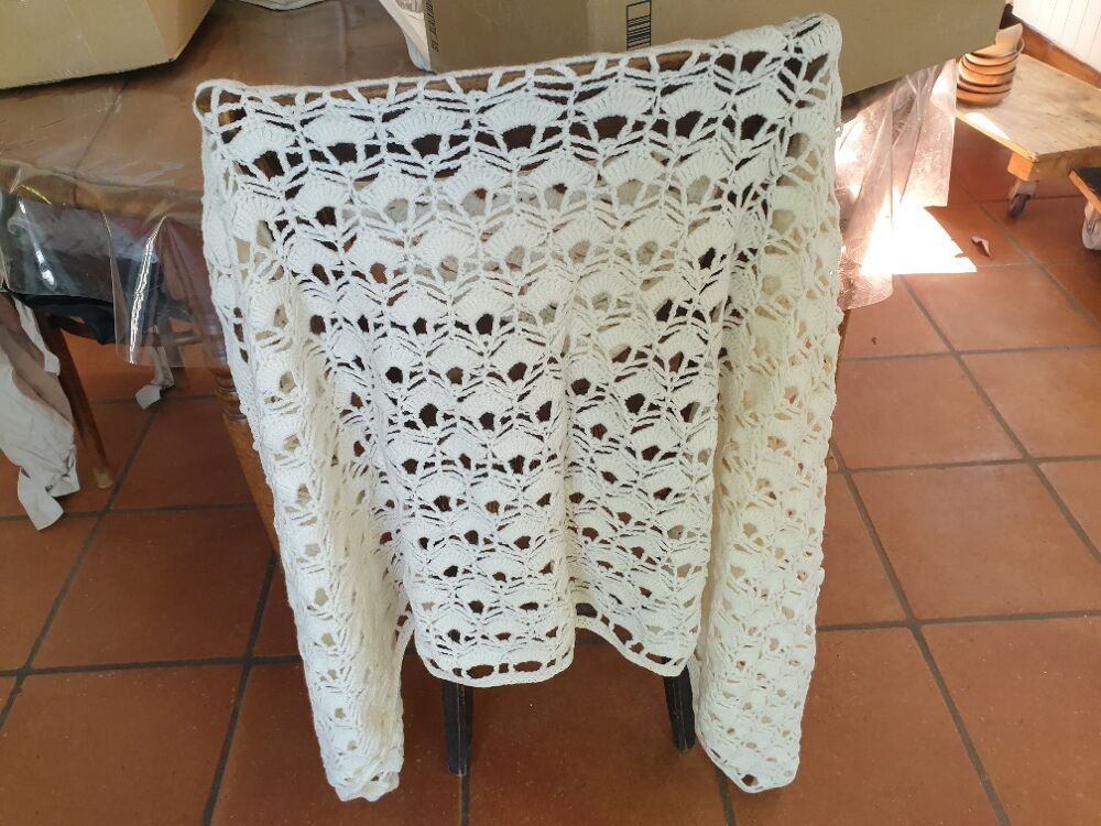 2 ch&acirc;les vintage : 1 noir et 1 blanc Vêtements