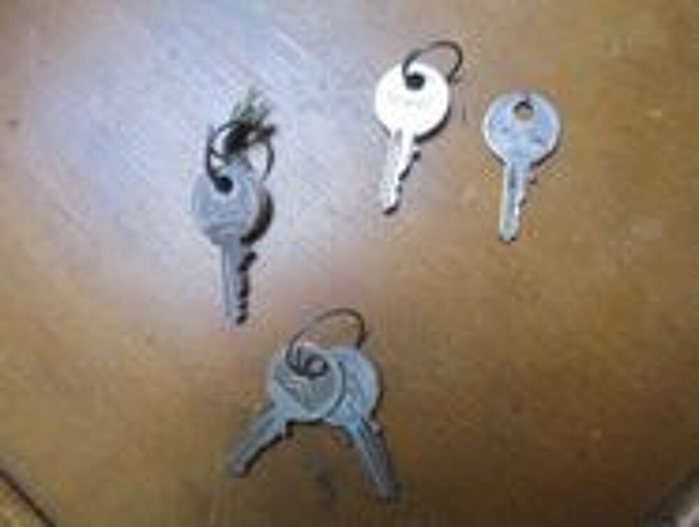 Divers clefs bouchon essence et antivol de v&eacute;lo
Bricolage