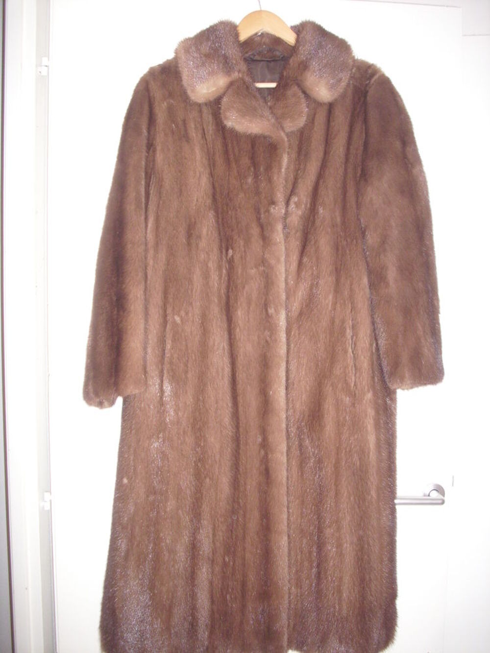 Manteau v&eacute;ritable vison pleine peau. Vêtements