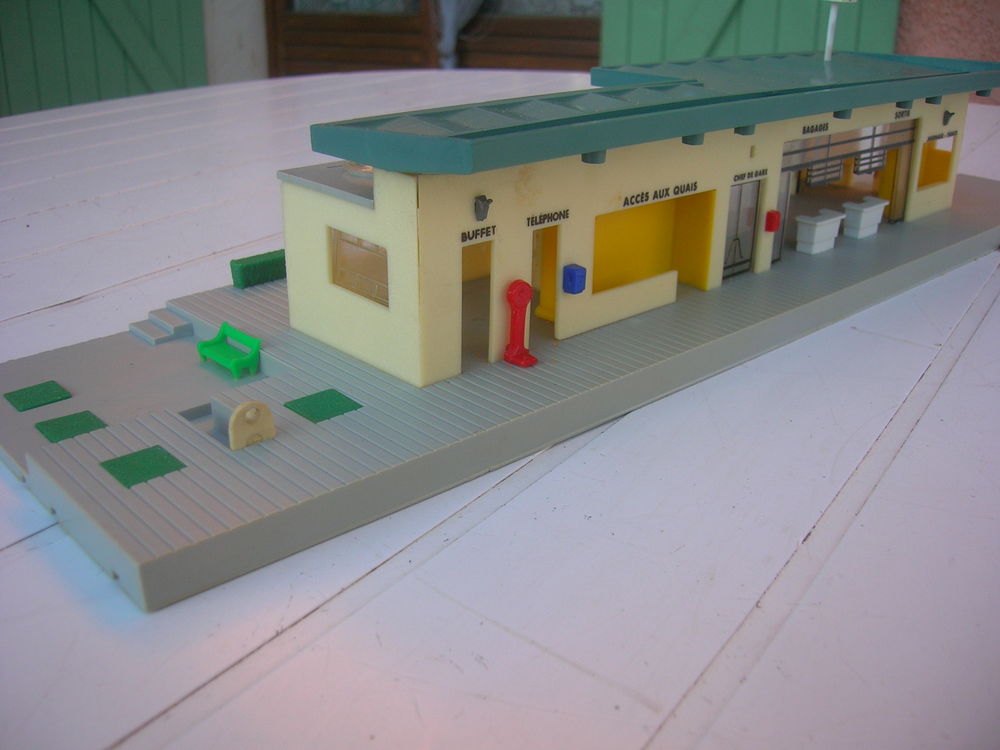 Modelisme ferroviaire Maquette de gare HORNBY JOUEF HO 