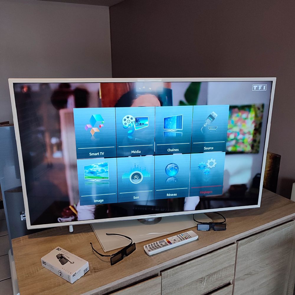 TV Thomson 3D 48pouces Pied pivotable Blanche Photos/Video/TV