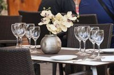   MURS A VENDRE AUX PORTES DES ALPILLES RESTAURANT ET 3 APPARTEMENTS 