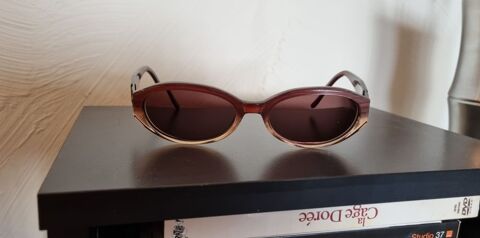 Lunettes de soleil Guess.  mod�le original 45 Oullins (69)