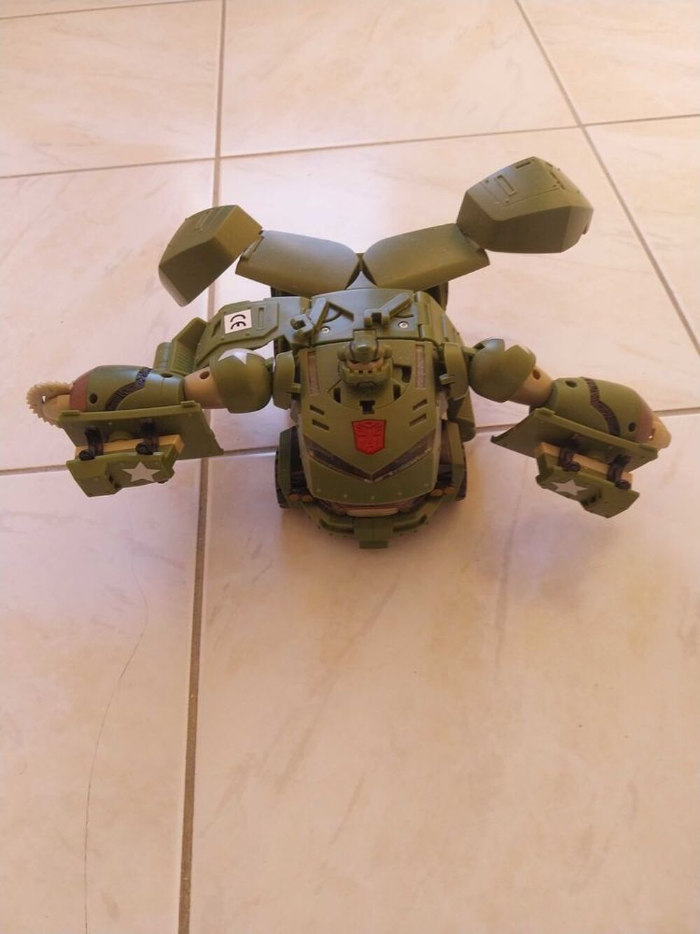Transformers Robot camion arm&eacute;e. 
