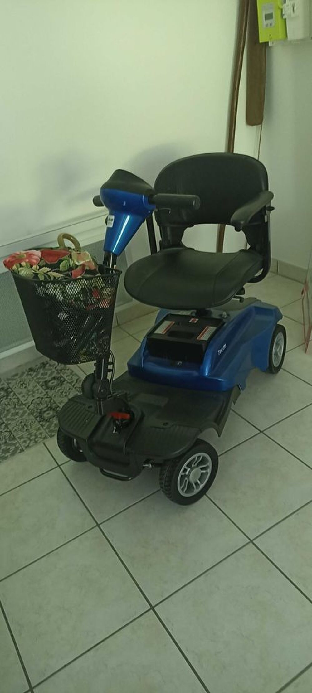 scooter &eacute;lectrique pour personnes &agrave; mobilit&eacute; r&eacute;duite ou pour se promener Sports