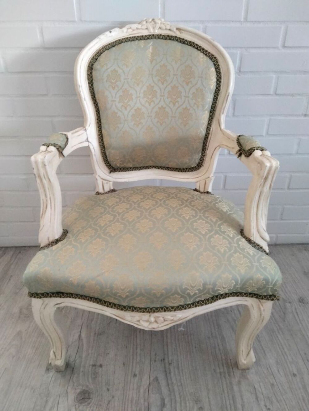 Fauteuil cabriolet. Meubles
