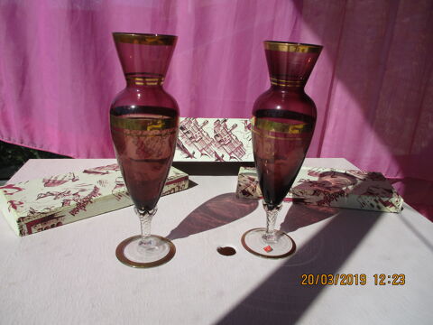 Lot 2 vases violets � pieds - Made in Italy. 20 Le Vernois (39)