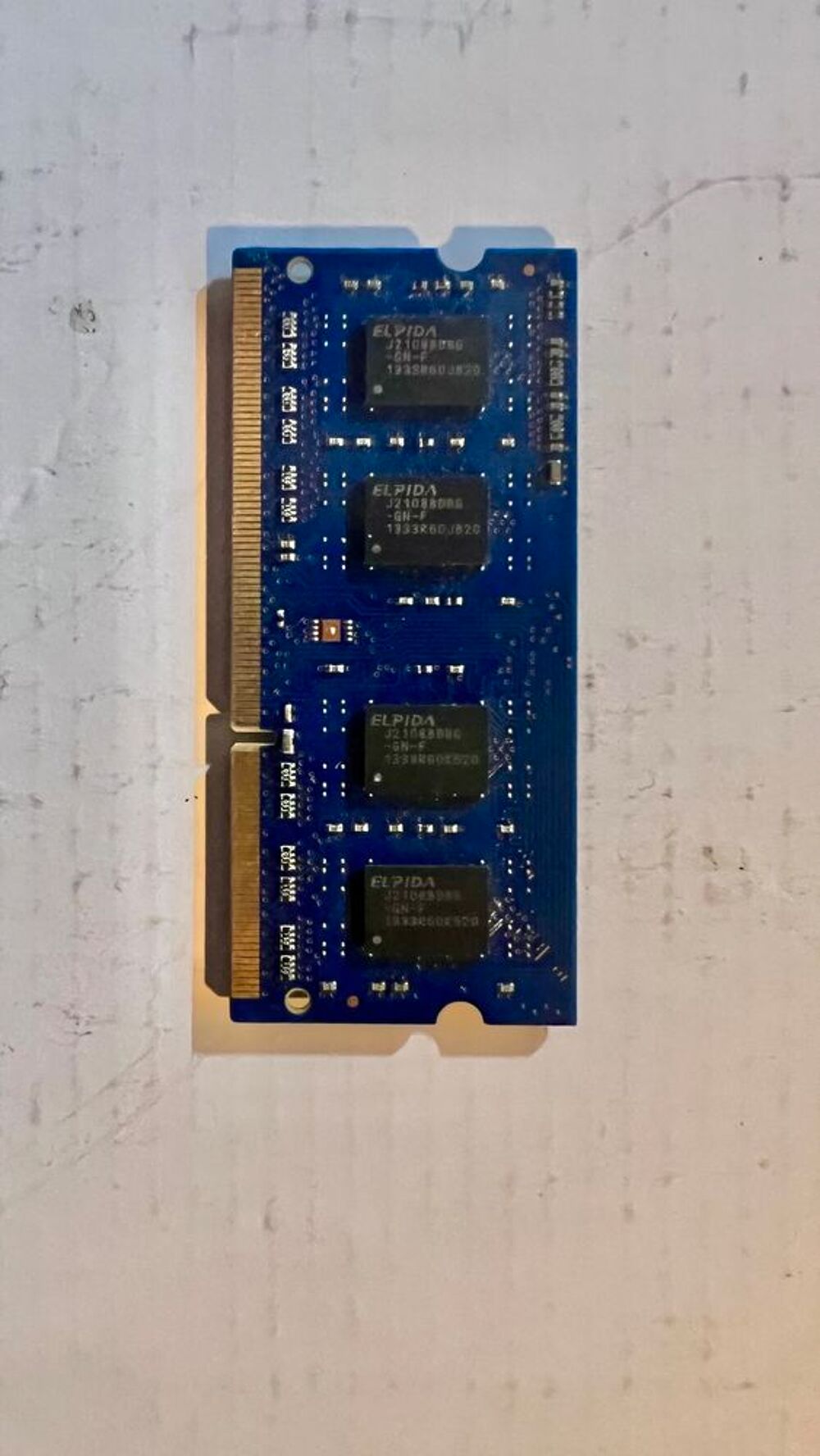 Elpida-Micron - M&eacute;moire vive RAM 2Go DDR3L SO-DIMM - 1600MHz Matériel informatique
