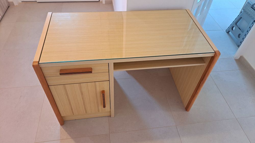 Bureau avec vitre de protection Meubles