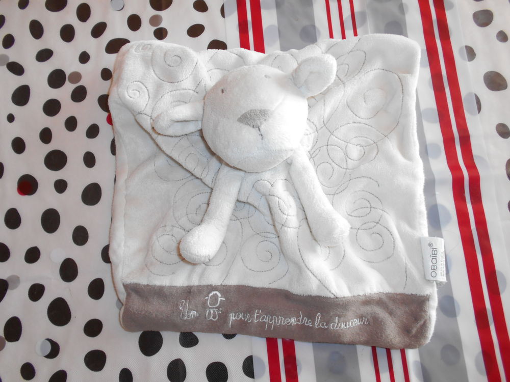 Doudou Obaibi mouton carr&eacute; marron, cr&egrave;me Puériculture