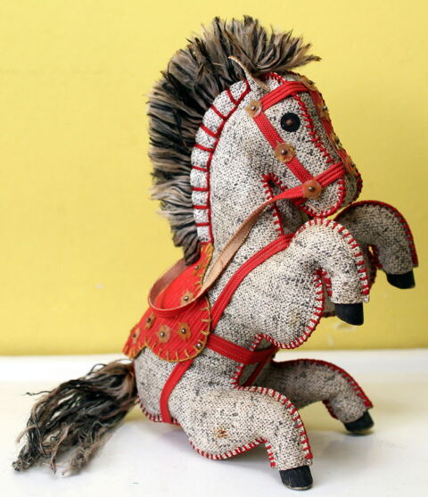 Petit cheval de cirque en vinyle cousu main 1950 25 Issy-les-Moulineaux (92)