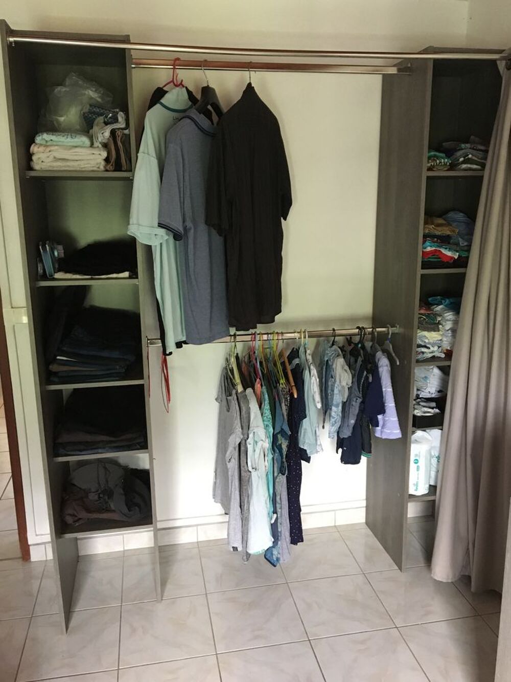 Armoire avec rideau Meubles