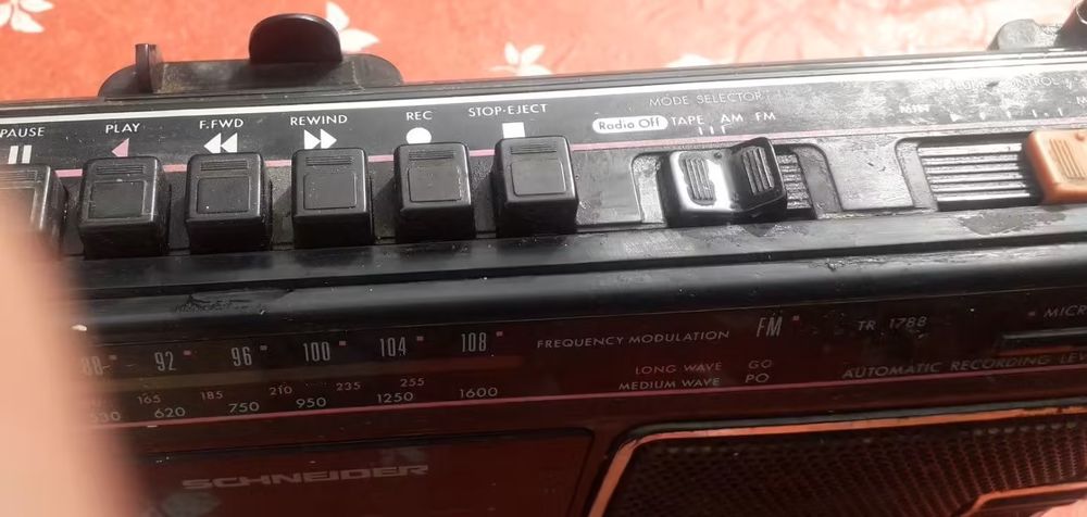 Radio Cassette Recorder Schneider (Pour pi&egrave;ces) Audio et hifi