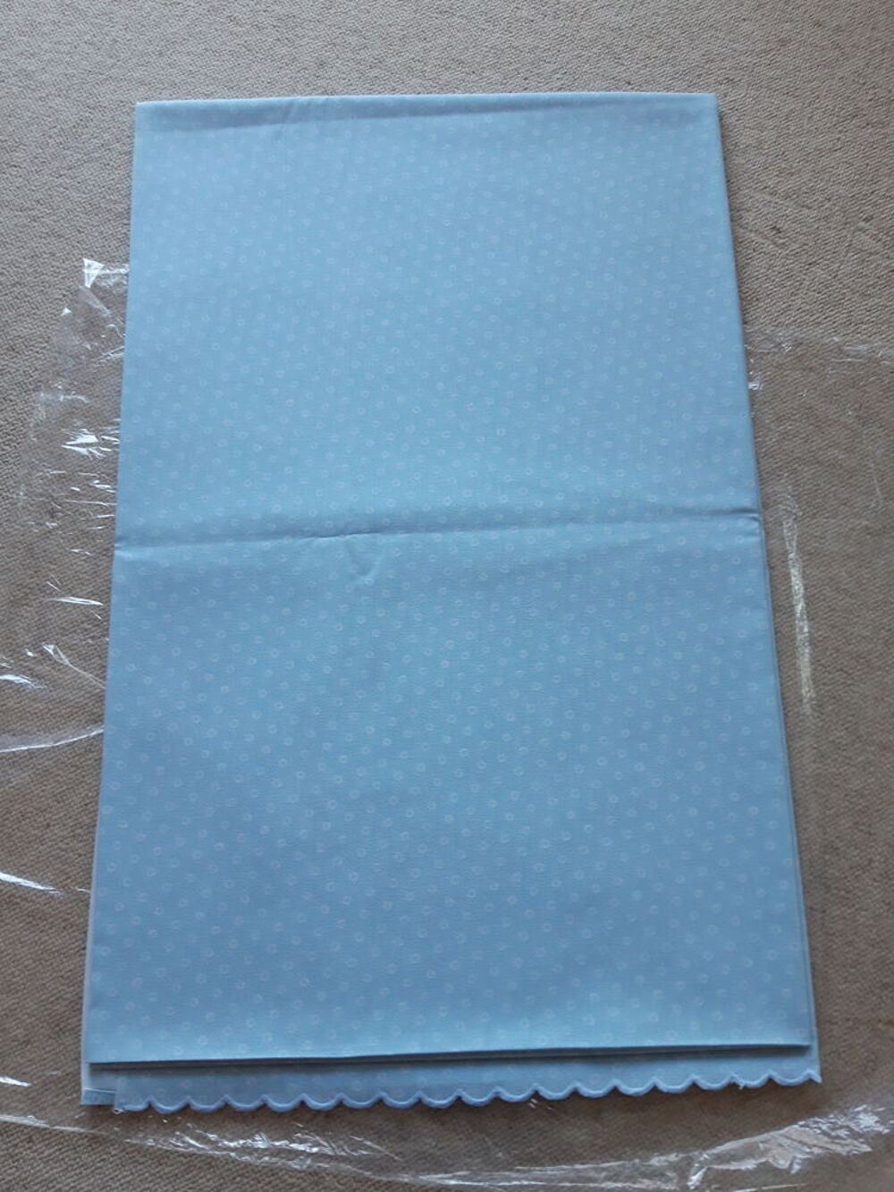 1 Drap plat bleu ciel pour lits de 90cm Décoration