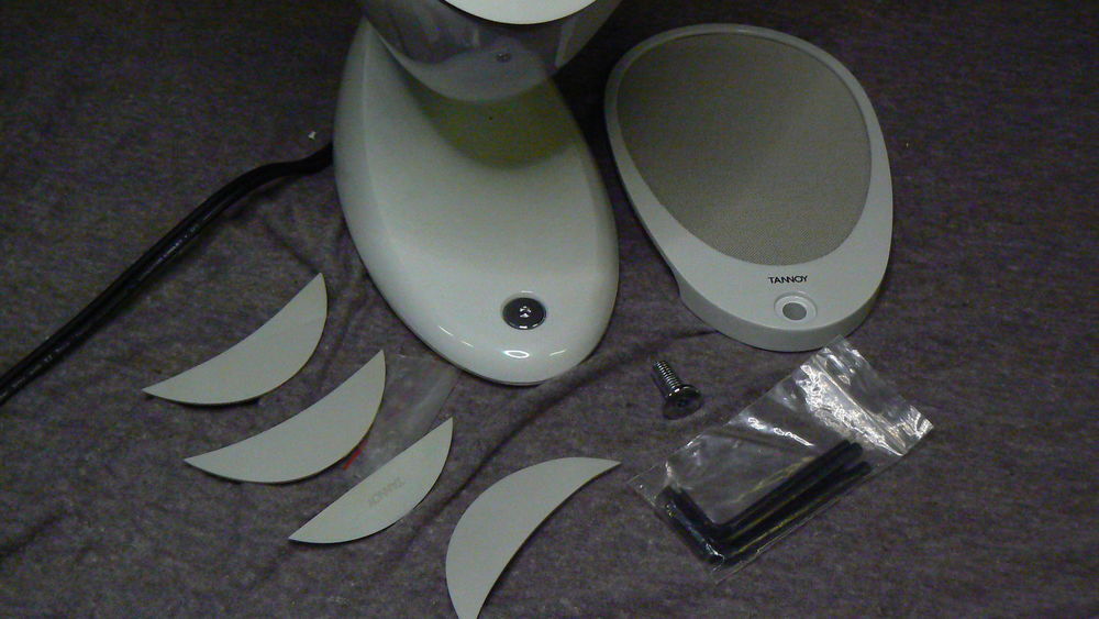 Tannoy Arena Caisson basse amplifi&eacute; et 5 pieds de table Audio et hifi