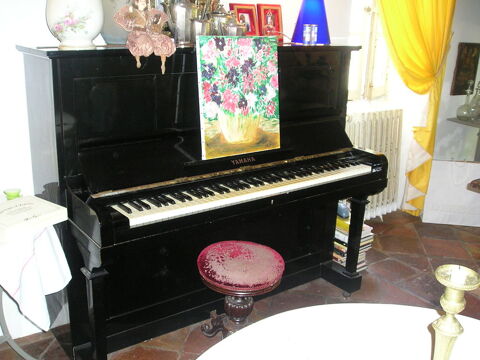 Piano YAMAHA Droit   1800 Auriac-sur-Vendinelle (31)