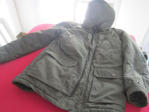 Une parka de couleur noire (homme) 20 Brignais (69)