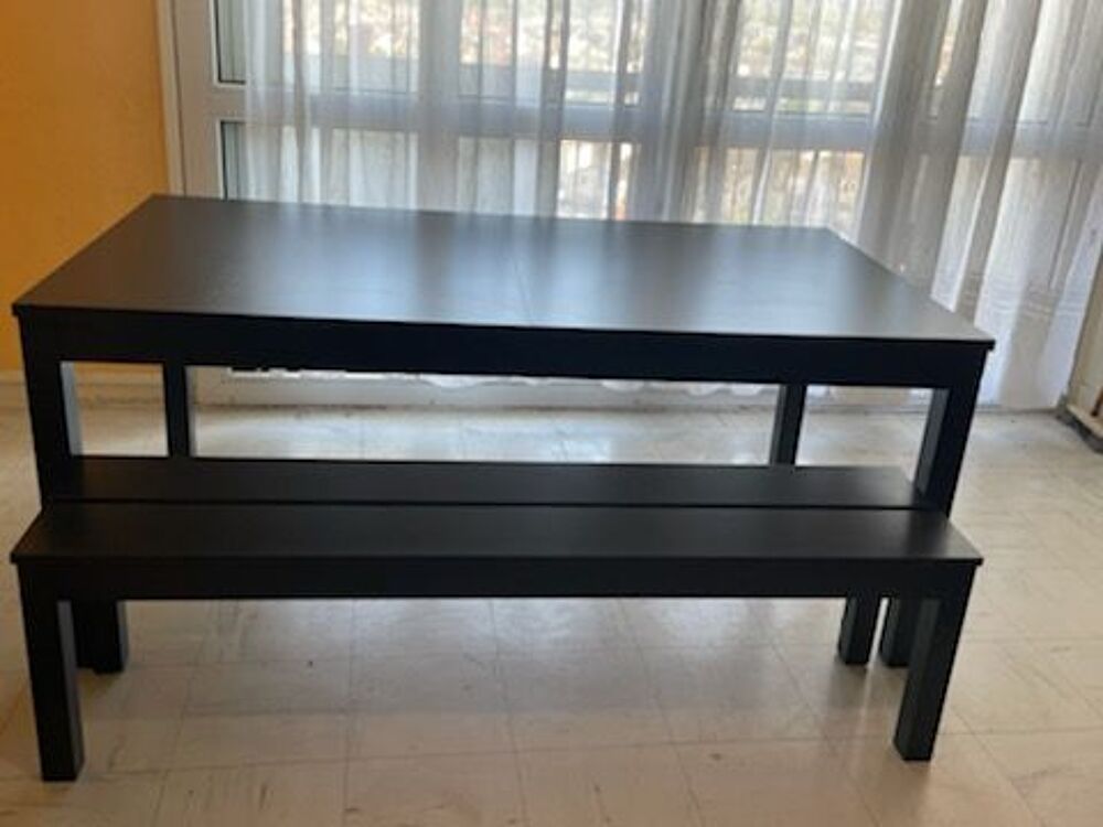 Table salle a manger noir 1m75 2m60 .4 chaises plus banc Meubles