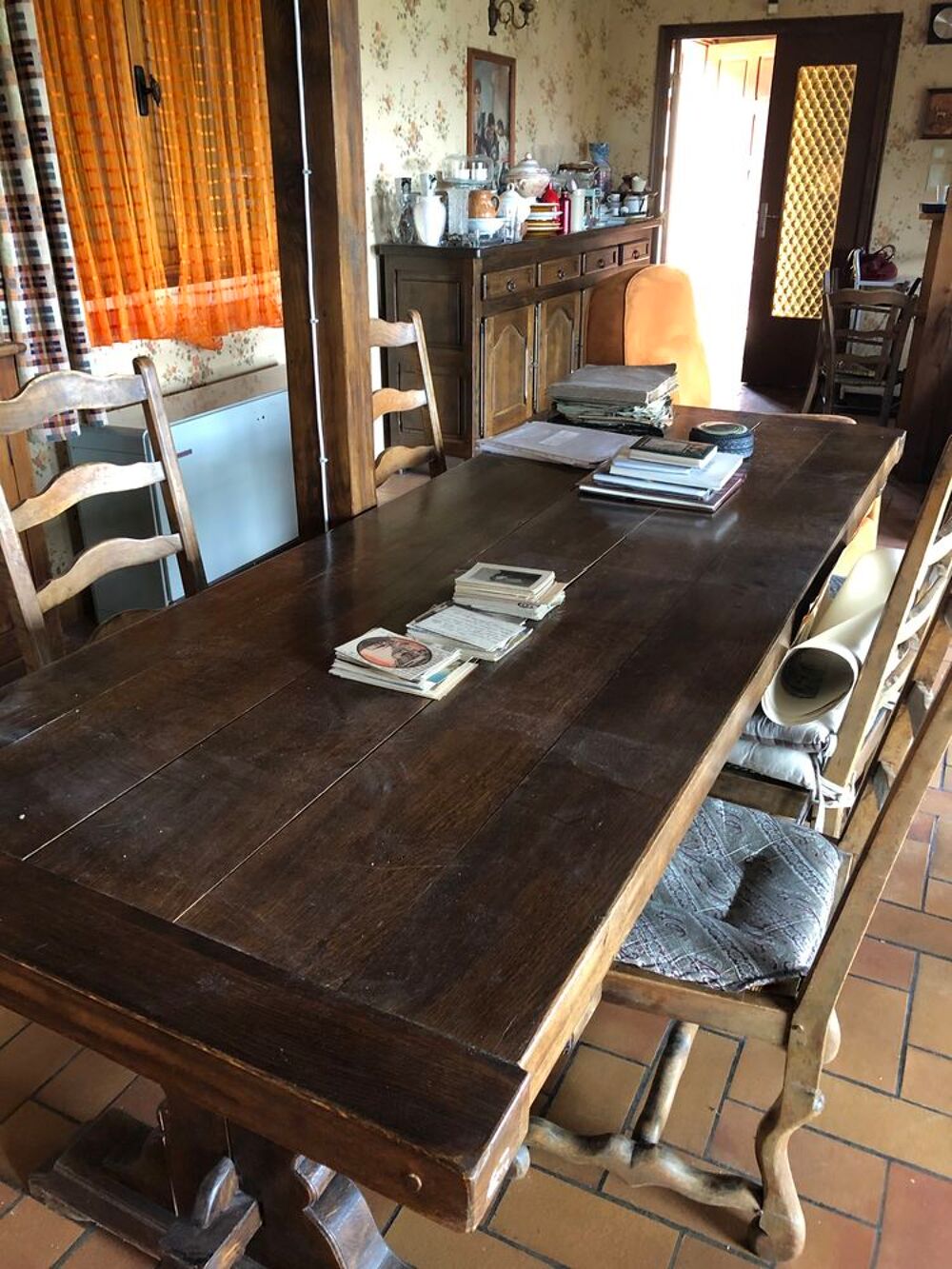 Ensemble table monast&egrave;re, 6 chaises et buffet bois massif Meubles
