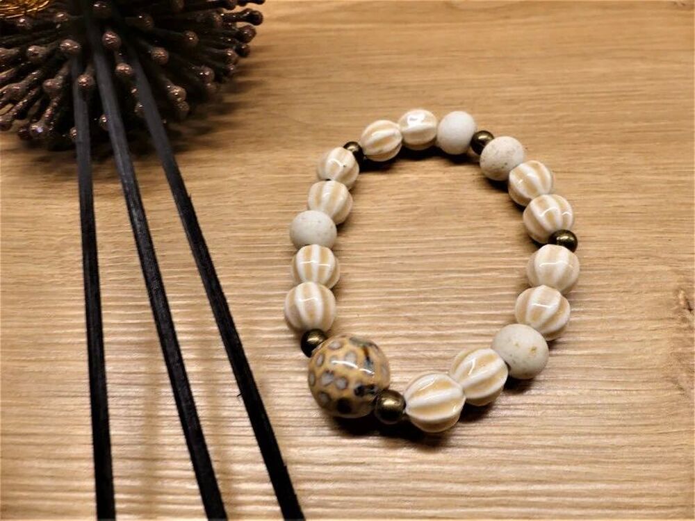 Bracelet &eacute;lastique c&eacute;ramique et coquillage
Bijoux et montres