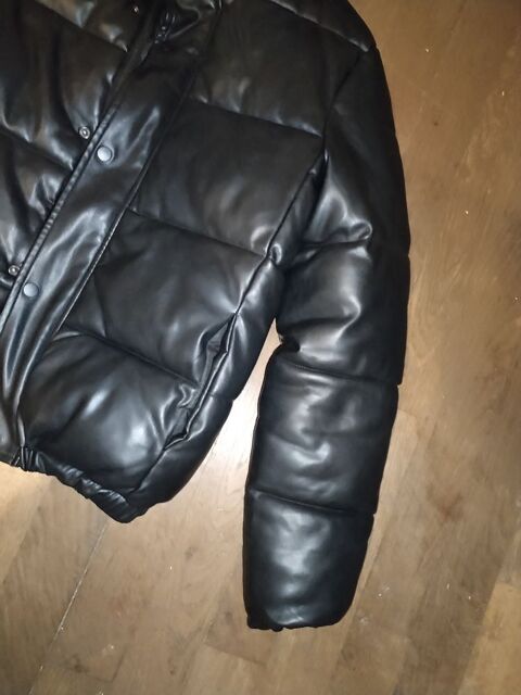 Doudoune simili cuir (taille S)
43 Brillon-en-Barrois (55)