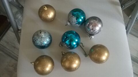 11 Boules de Noel 
Excellent etat
Différentes tailles et c 4 Talange (57)