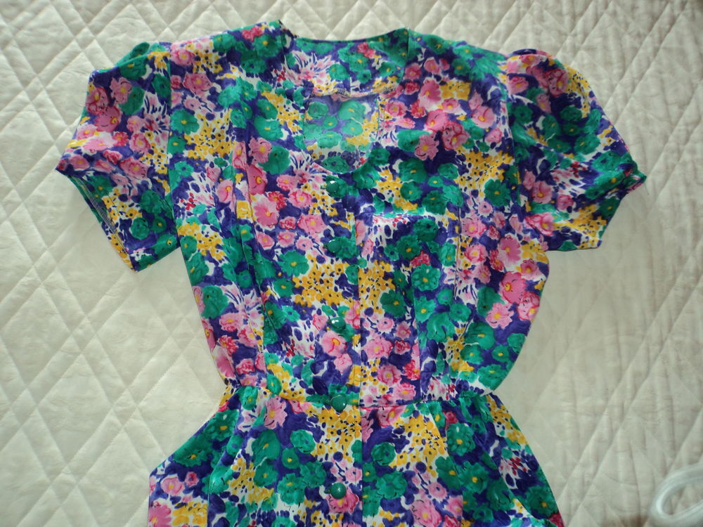 ROBE &agrave; FLEURS Taille 38-40 Vêtements
