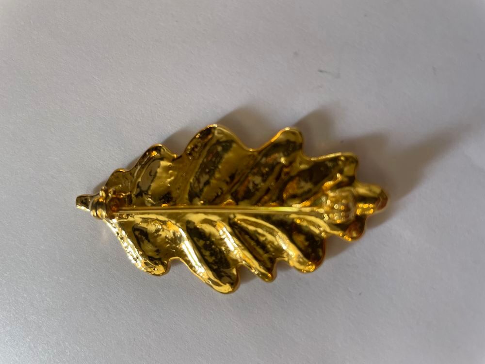 Broche dor&eacute; feuille de ch&ecirc;ne PM strass Ines De La Fressange Bijoux et montres