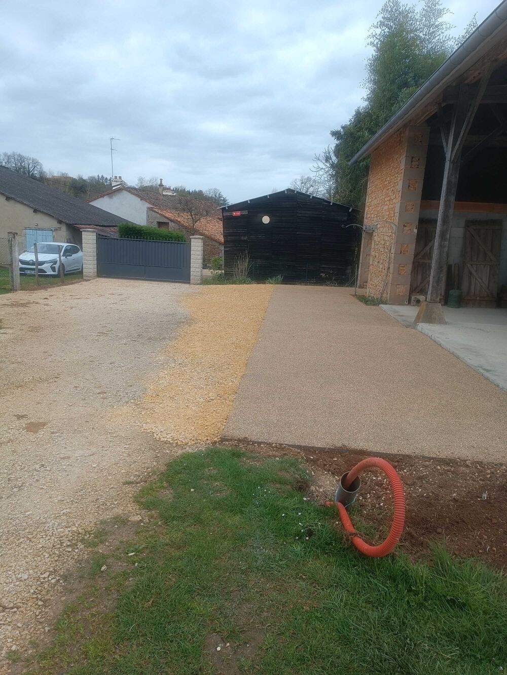 Location Parking/Garage emplacement remise caravanes camping car etc Poitiers