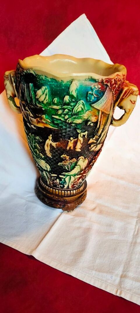 Vase avec têtes d'éléphants ( n°8) 38 Avermes (03)