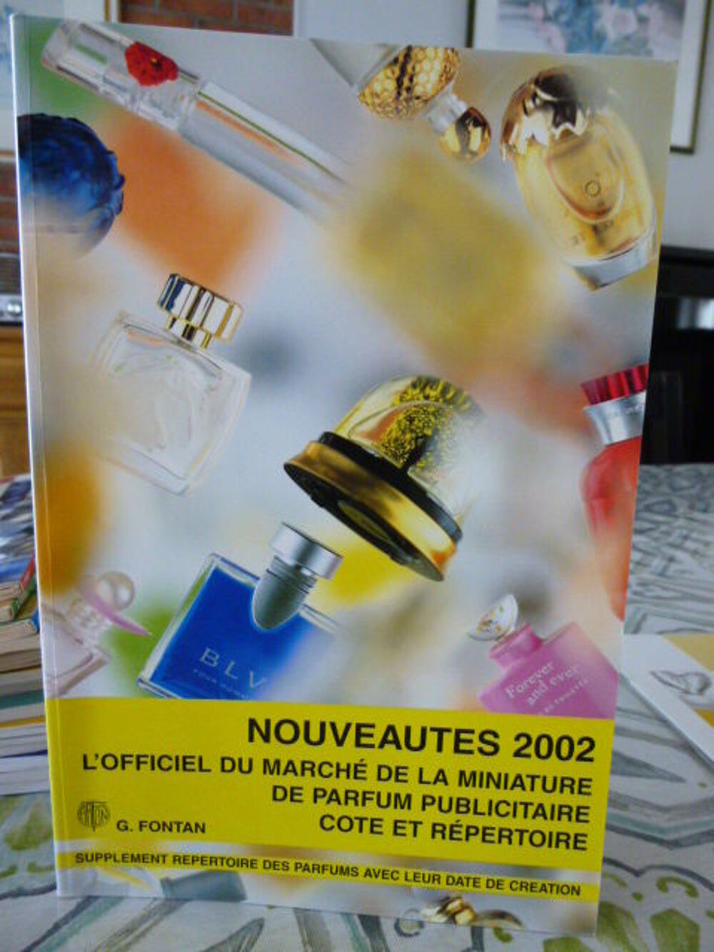 Livres sur la c&ocirc;te des miniatures de parfums 