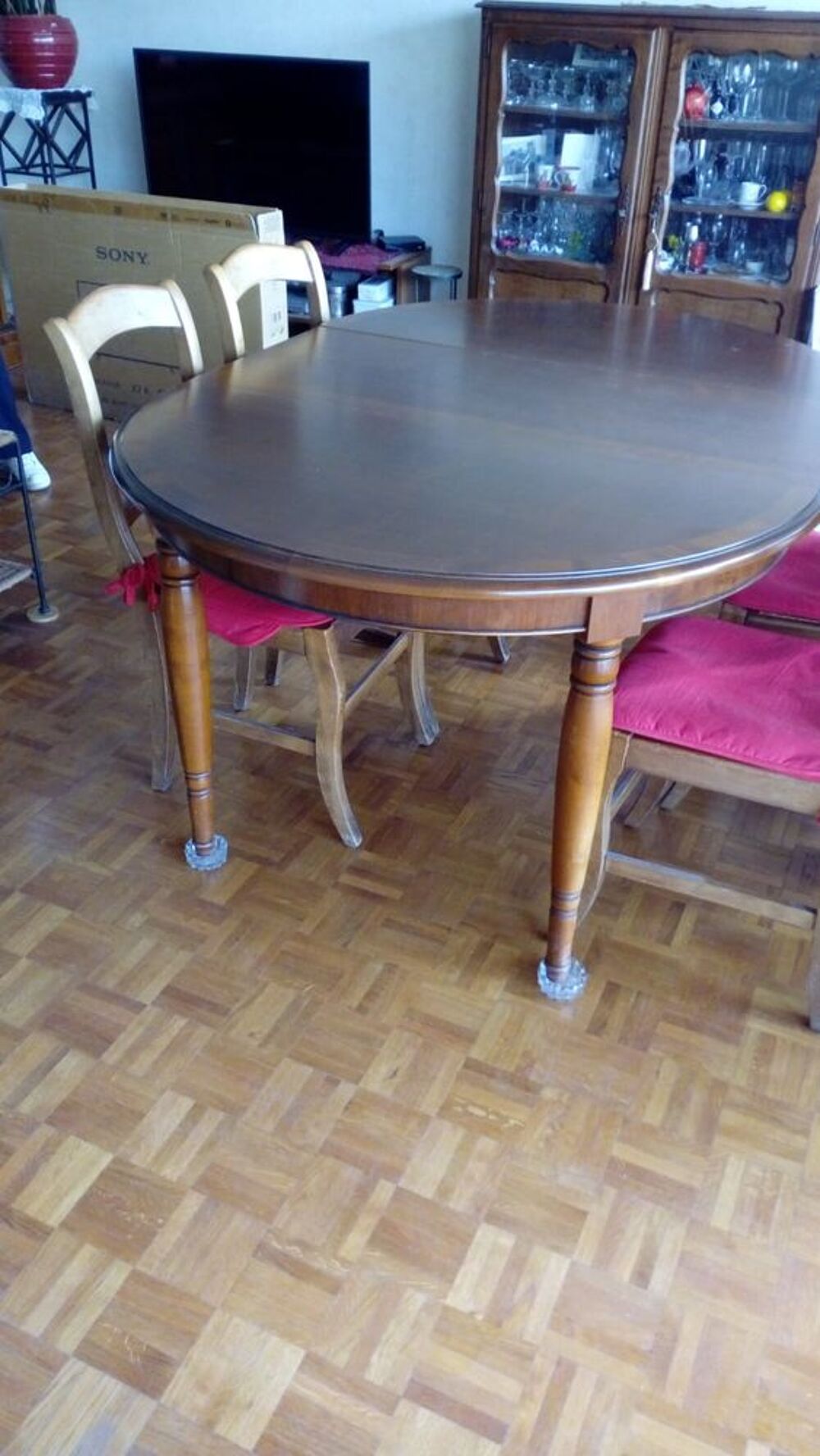 TRES , Table de s&eacute;jour et 4 chaises. Meubles