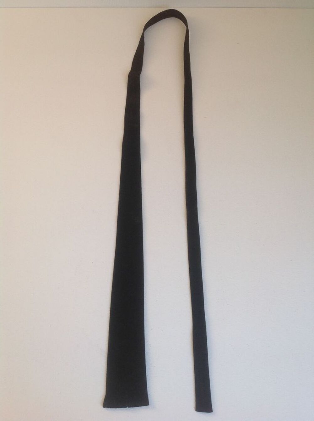 CRAVATE NOIRE EN DAIM Envoi Possible
Vêtements