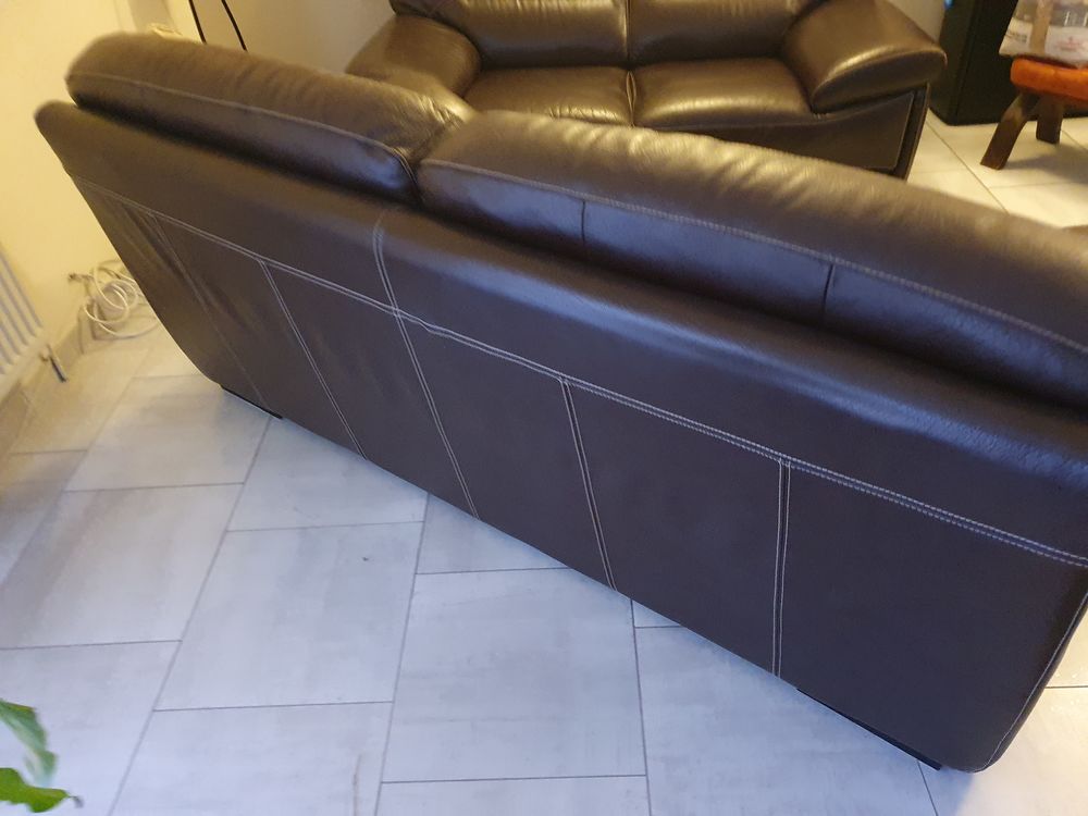 Salon cuir tr&egrave;s bon &eacute;tat Meubles