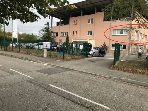 Bureaux  de 239m2 ERP cat5 + 4 places de parking (sans frais agence) 2340 38090 Villefontaine