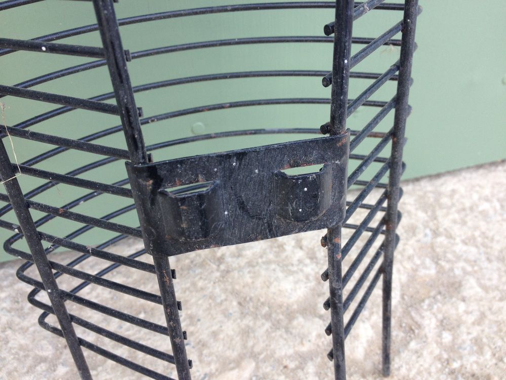 Objet utile &eacute;tag&egrave;re de rangement noir &agrave; suspendre pour CD
Meubles