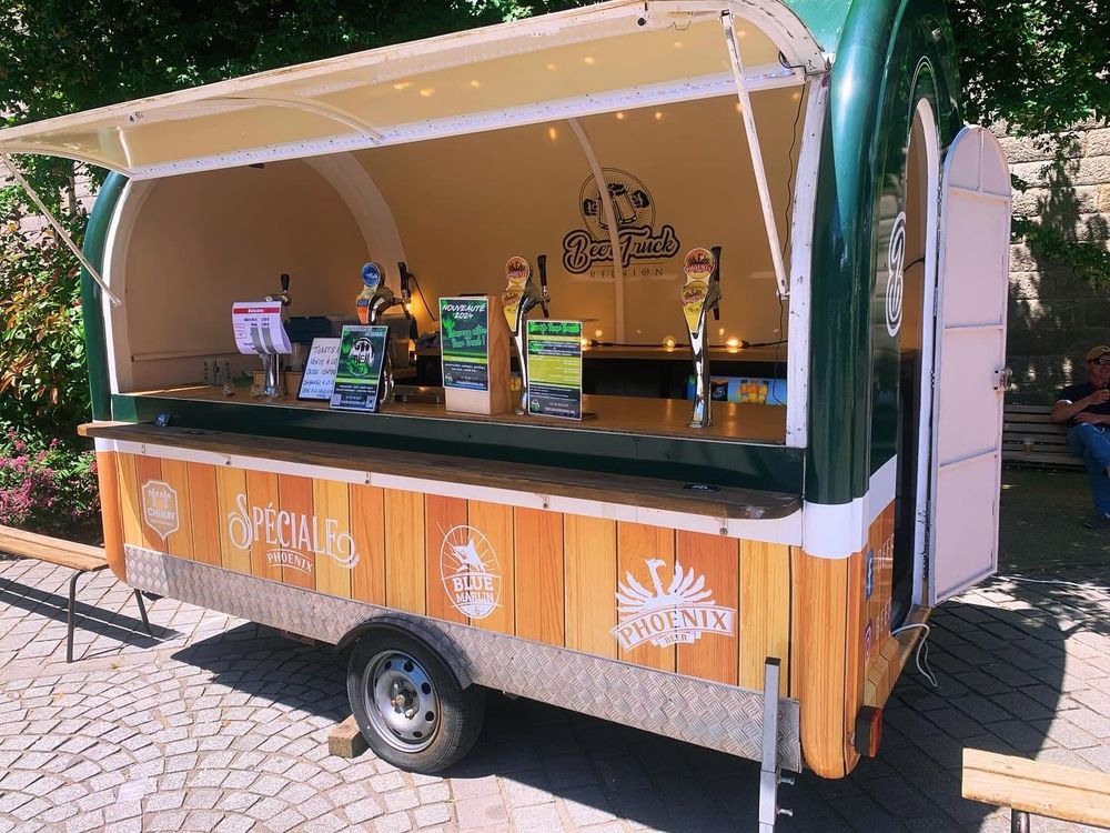   Remorque beer truck/ brasserie bar ambulant.  