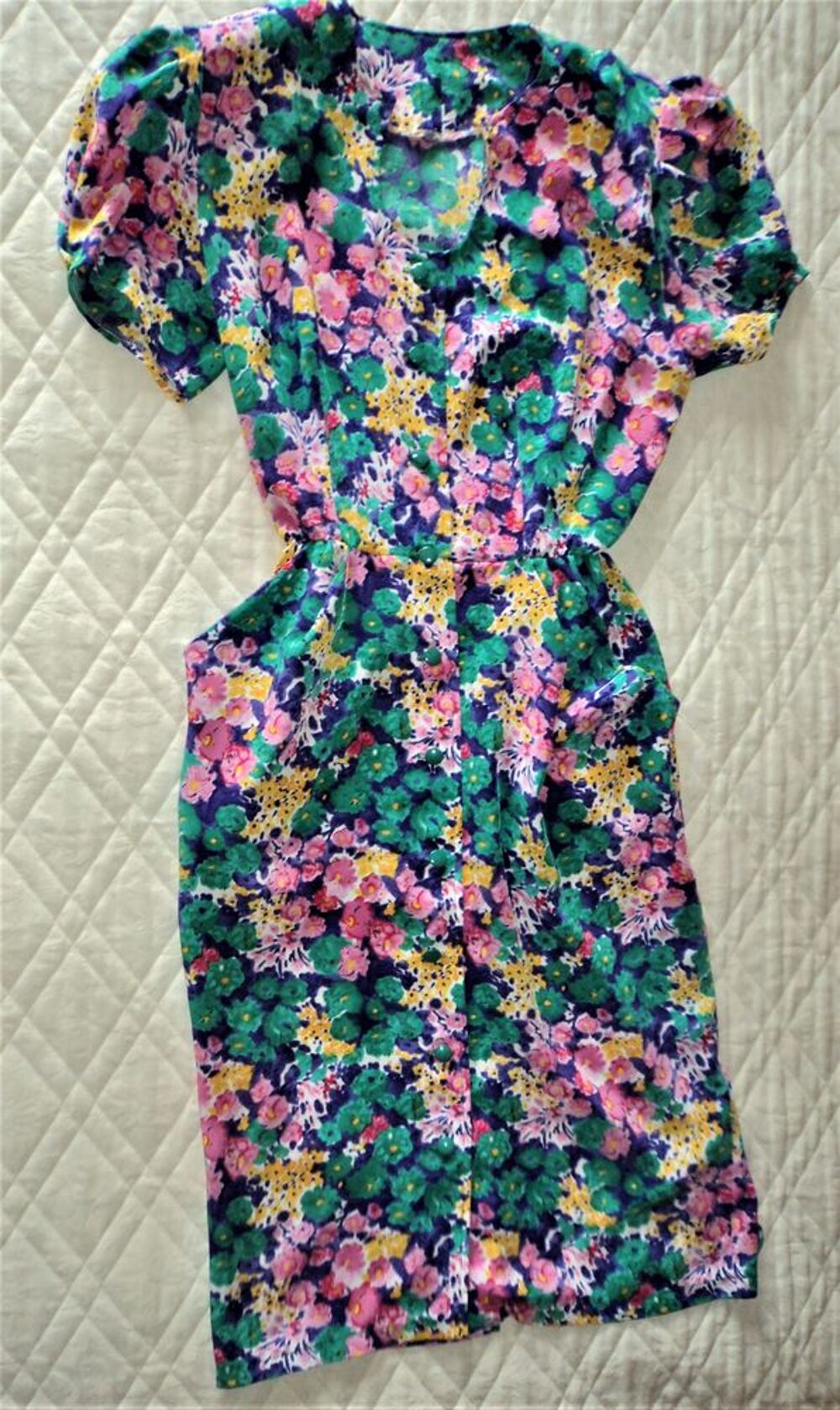 ROBE &agrave; FLEURS Taille 38-40 Vtements