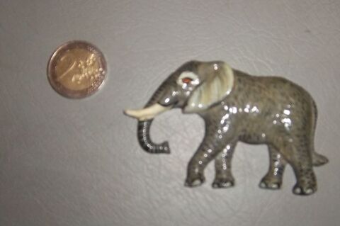 El�phant � coller 1 Colombier-Fontaine (25)