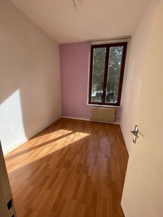 Appartement à louer 3 pièces 77 m²
