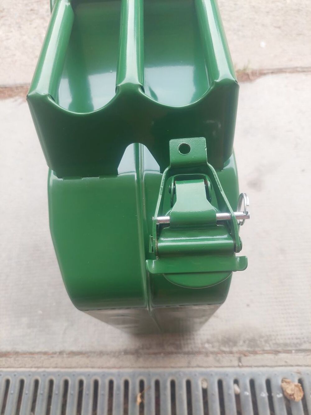 JERRICAN NEUVE METELLIQUE DE 20 LITRE Bricolage