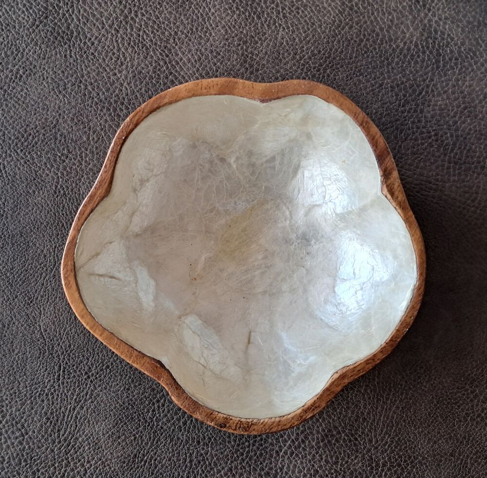 bol coupe coupelle en bois et nacre en forme de p&eacute;tales Décoration