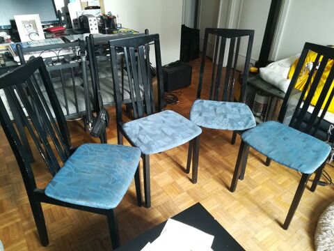4 chaises en bois noir assorties en état d'usage 15 Alfortville (94)