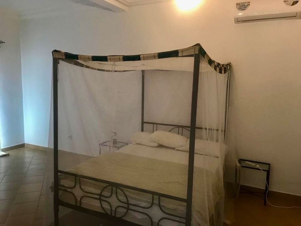 Vente Villa Maison 5 chambres en R+1 située à Warang Socé avec piscine Warang, sénégal (Senegal)