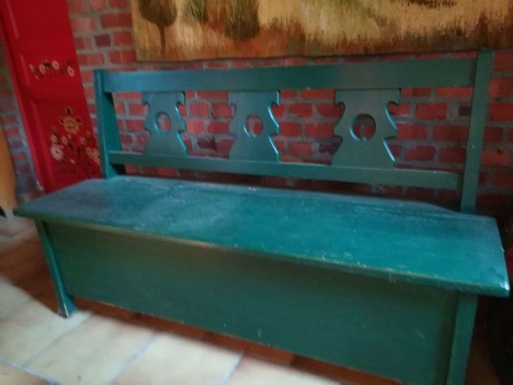 COFFRE - BANC en pin color&eacute;
Meubles