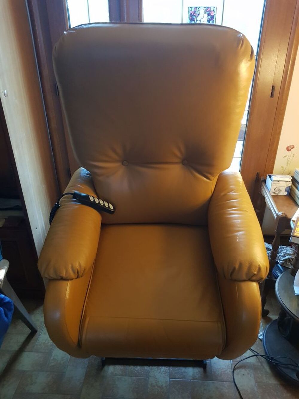 FAUTEUIL RELAX ET RELEVEUR M&Eacute;DIRELAX CUIR 4 MOTEURS Meubles