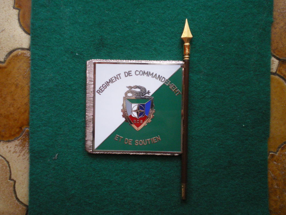 Insigne - Fanion du R&eacute;giment de Commandement et de Soutien. 