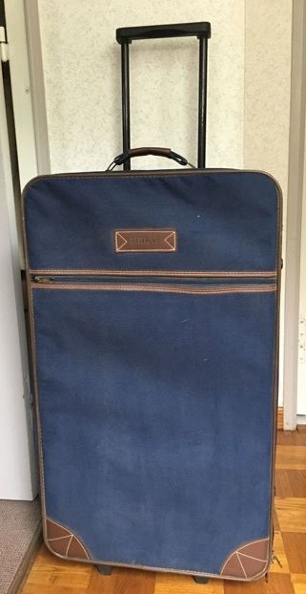 valise dur roulettes coloris bleu Maroquinerie